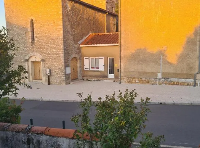 Entier Situe A Fleurignac. *